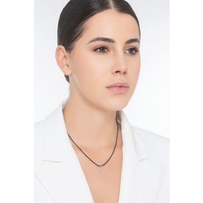 Ciondolo con lettera iniziale A stampatello in oro bianco 18k