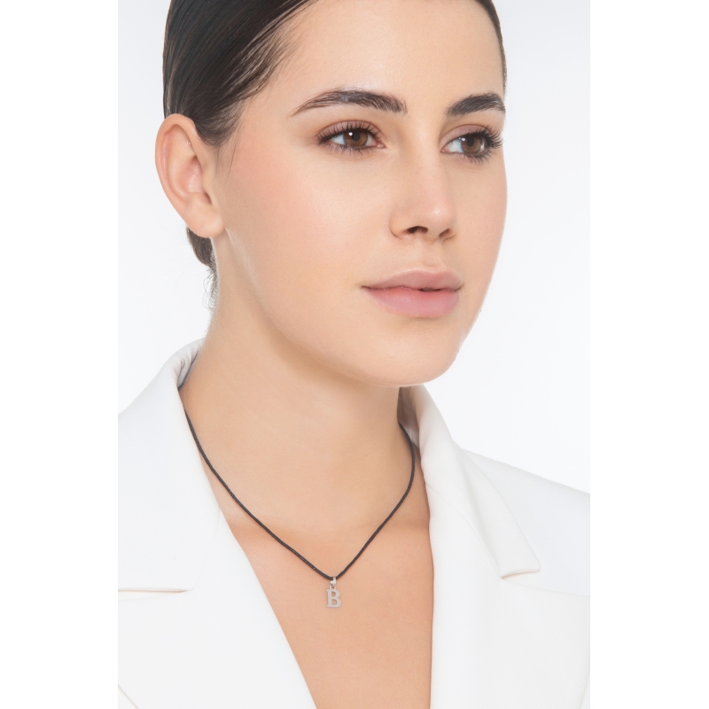 Ciondolo con lettera B iniziale stampatello in oro bianco 18k