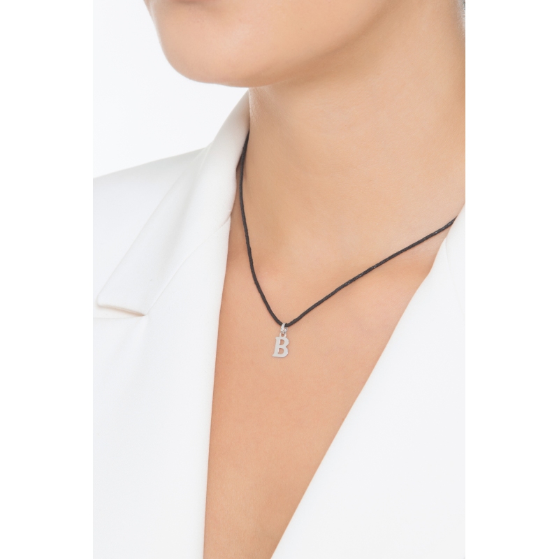 Ciondolo con lettera B iniziale stampatello in oro bianco 18k