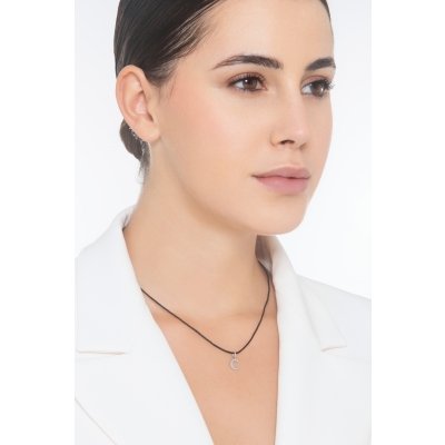 Ciondolo con lettera iniziale C stampatello in oro bianco 18k