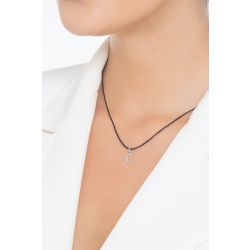 Ciondolo con lettera iniziale C stampatello in oro bianco 18k 2