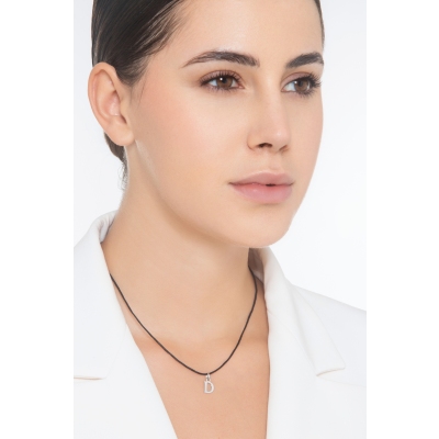 Ciondolo con lettera iniziale D stampatello in oro bianco 18k