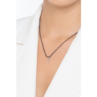 Ciondolo con lettera iniziale stampatello in oro bianco 18k