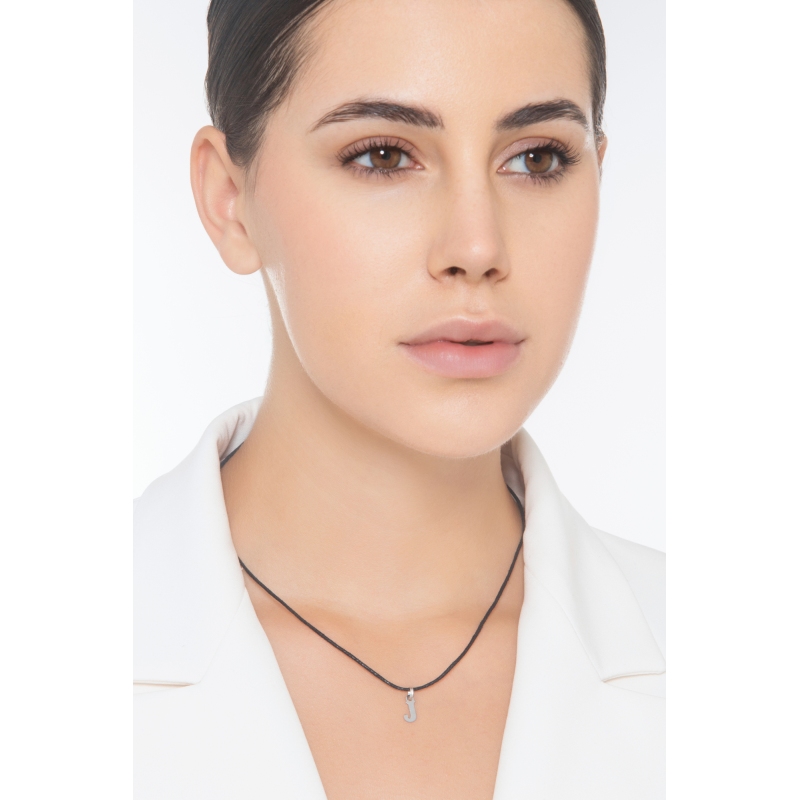 Ciondolo con lettera iniziale J stampatello in oro bianco 18k