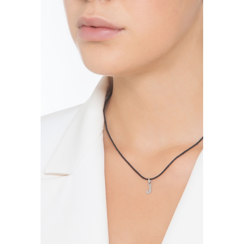 Ciondolo con lettera iniziale J stampatello in oro bianco 18k