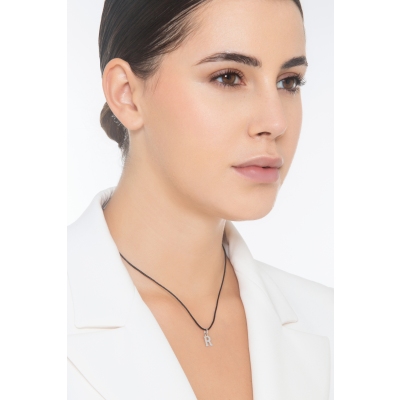 Ciondolo con lettera R in stampatello oro bianco 18k