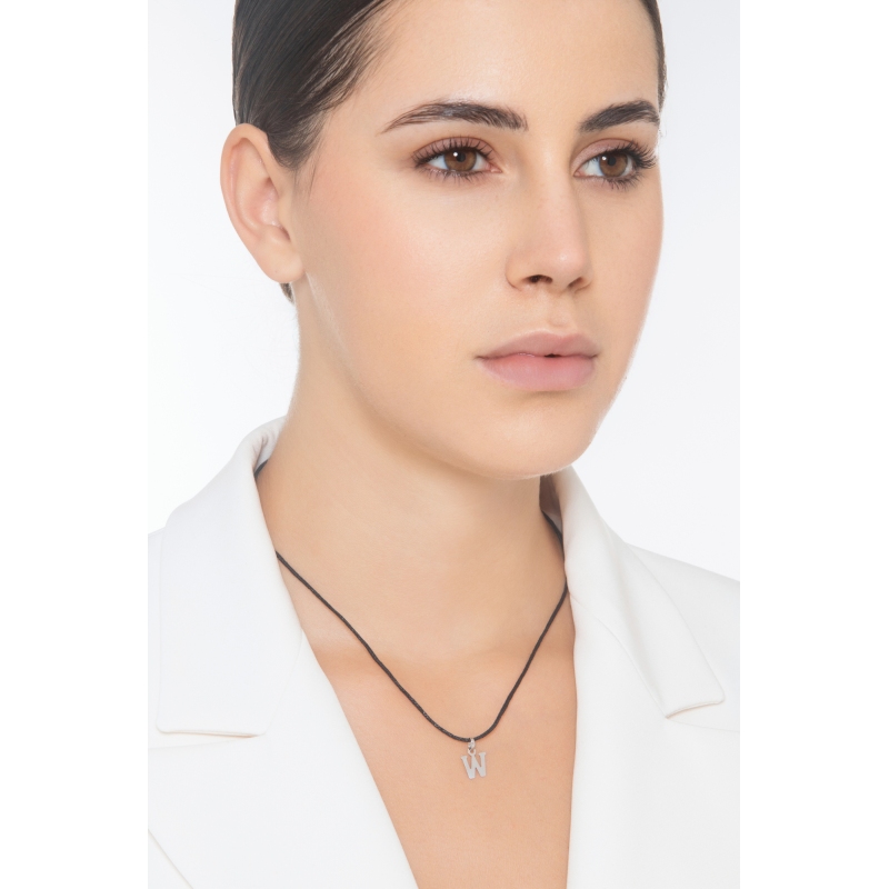 Ciondolo con lettera W stampatello in oro bianco 18k