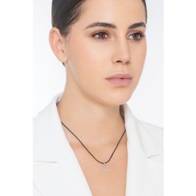 Ciondolo con lettera W stampatello in oro bianco 18k