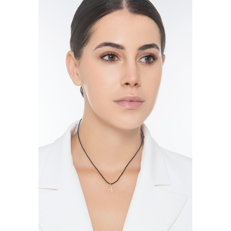 Ciondolo con lettera iniziale A stampatello in oro giallo 18k