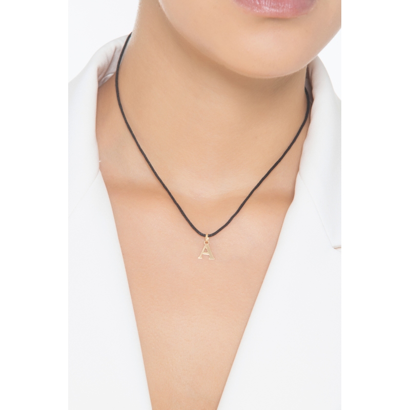 Ciondolo con lettera iniziale A stampatello in oro giallo 18k