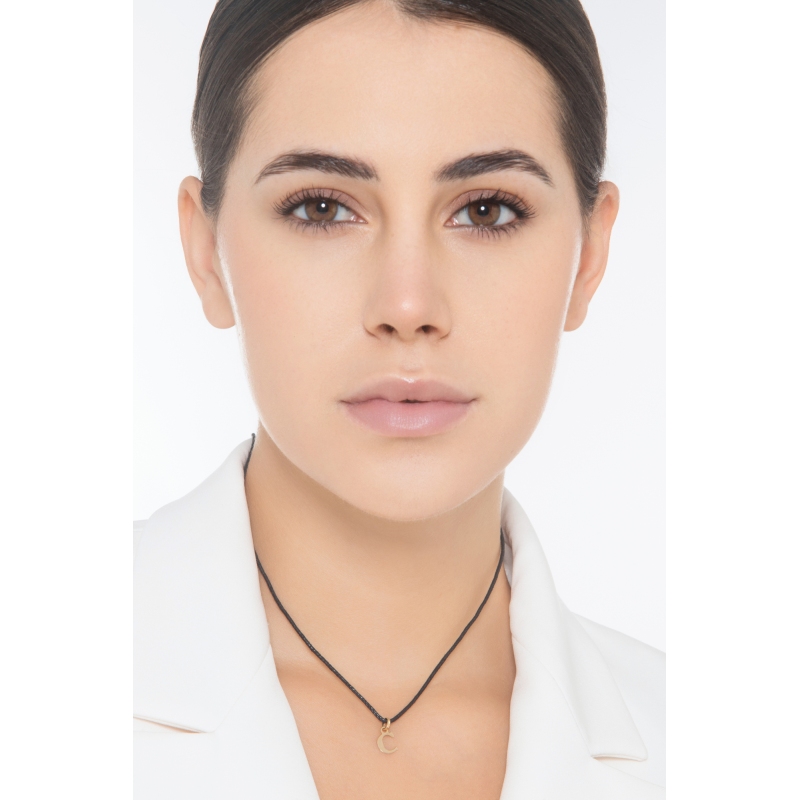 Ciondolo con lettera iniziale C stampatello in oro giallo 18k