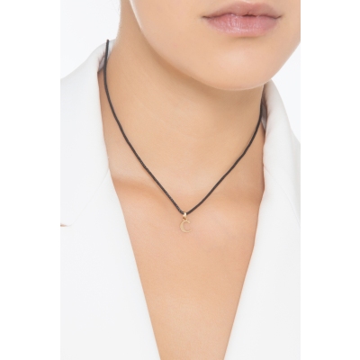 Ciondolo con lettera iniziale C stampatello in oro giallo 18k