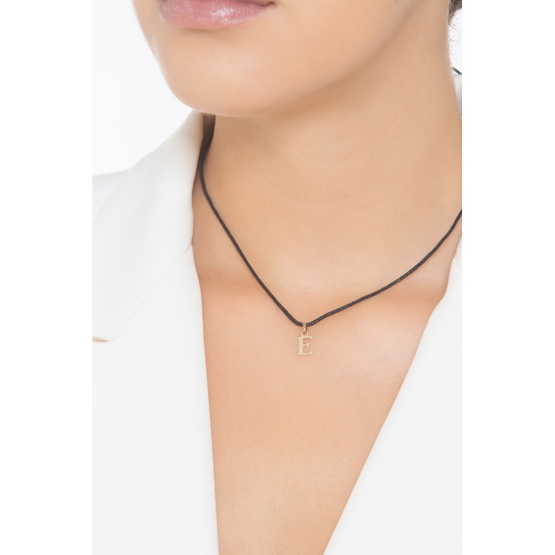 Ciondolo con lettera iniziale E stampatello in oro giallo 18k