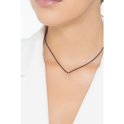 Ciondolo con lettera iniziale E stampatello in oro giallo 18k