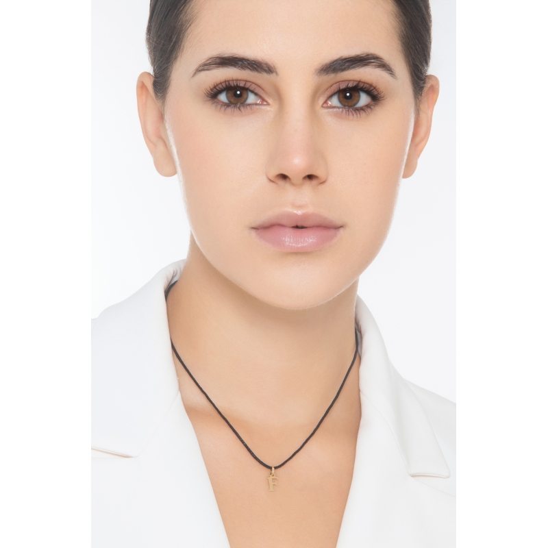 Ciondolo con lettera iniziale F stampatello in oro giallo 18k