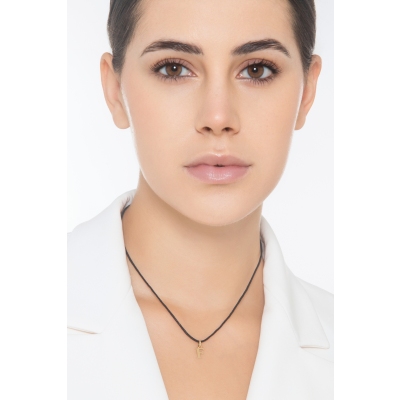 Ciondolo con lettera iniziale F stampatello in oro giallo 18k