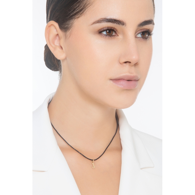 Ciondolo con lettera iniziale J stampatello in oro giallo 18k