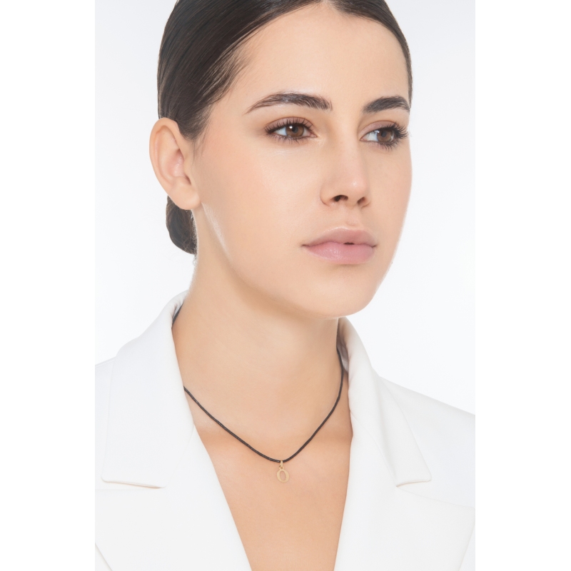 Ciondolo con lettera iniziale O stampatello in oro giallo 18k