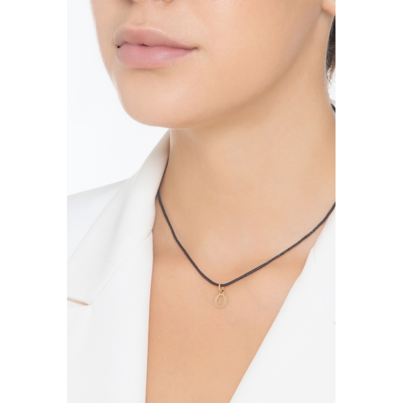 Ciondolo con lettera iniziale O stampatello in oro giallo 18k