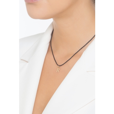 Ciondolo con lettera iniziale R stampatello in oro giallo 18k