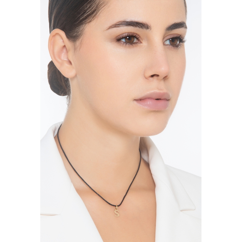 Ciondolo con lettera iniziale S stampatello in oro giallo 18k