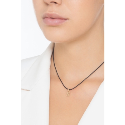 Ciondolo con lettera iniziale S stampatello in oro giallo 18k