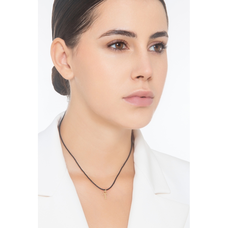 Ciondolo con lettera iniziale T stampatello in oro giallo 18k