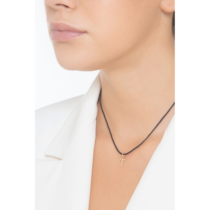 Ciondolo con lettera iniziale T stampatello in oro giallo 18k