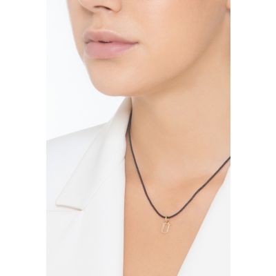 Ciondolo con lettera iniziale U stampatello in oro giallo 18k