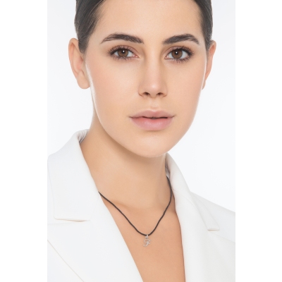 Ciondolo con lettera iniziale F corsivo in oro bianco 18k