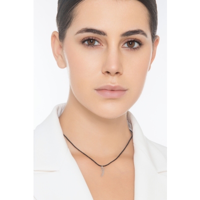 Ciondolo con lettera iniziale J corsivo in oro bianco 18k