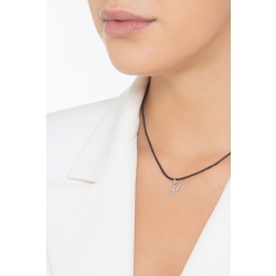 Ciondolo con lettera M in corsivo in oro bianco 18k 2