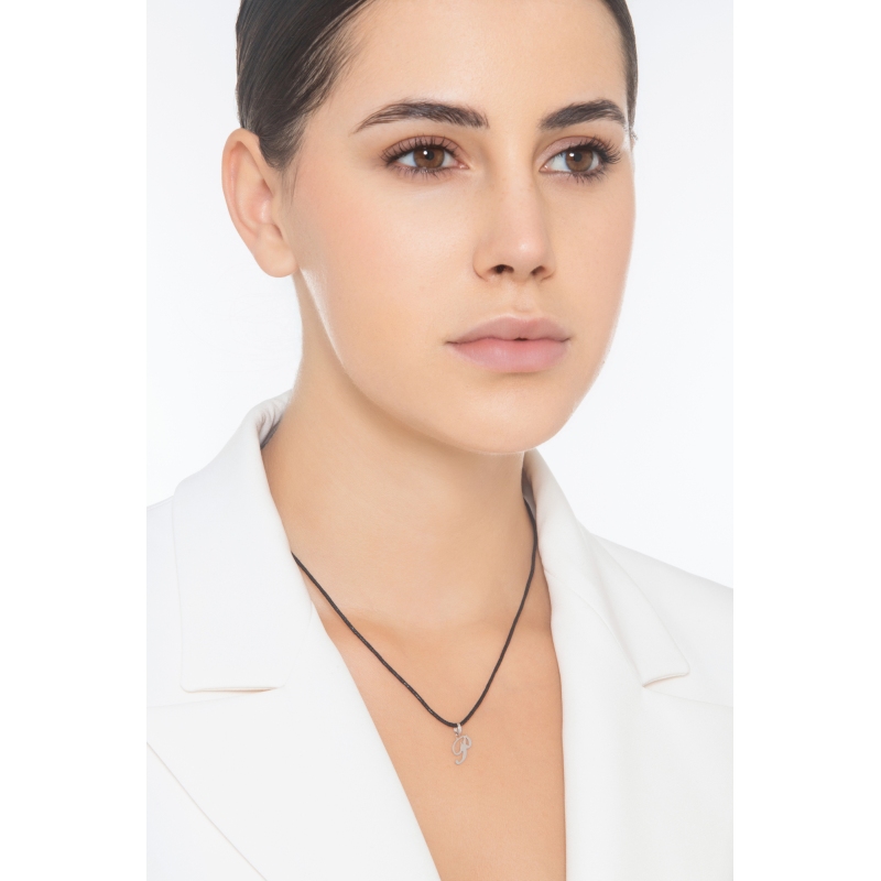 Ciondolo con lettera iniziale P corsivo in oro bianco 18k