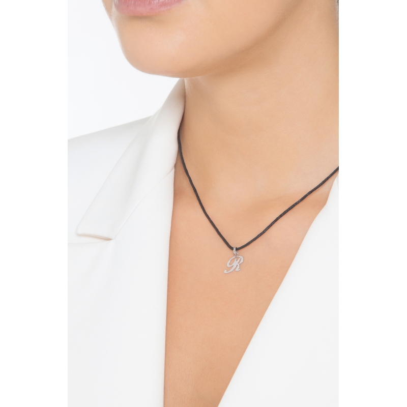 Ciondolo con lettera R in corsivo in oro bianco 18k