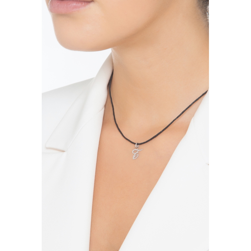 Ciondolo con lettera iniziale in corsivo T in oro bianco 18k