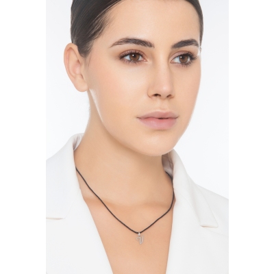 Ciondolo con lettera V in corsivo in oro bianco 18k