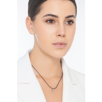 Ciondolo con lettera W in corsivo in oro bianco 18k