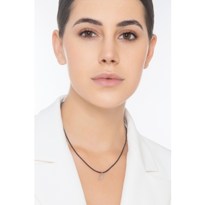 Ciondolo con lettera X in corsivo in oro bianco 18k