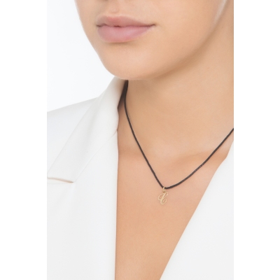 Ciondolo con lettera iniziale C corsivo in oro giallo 18k