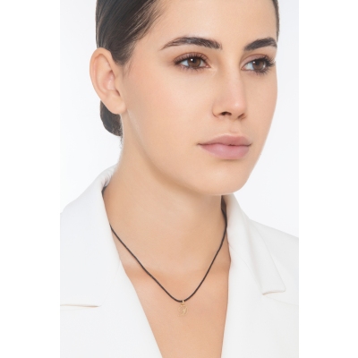 Ciondolo con lettera iniziale D corsivo in oro giallo 18k