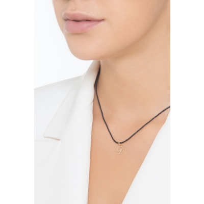 Ciondolo con lettera iniziale D corsivo in oro giallo 18k