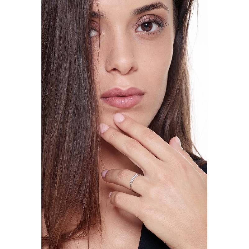 Anello Veretta a 7 pietre in Oro bianco 18k con Diamanti ct. 0,07