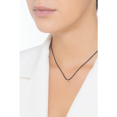 Ciondolo con lettera iniziale K corsivo in oro giallo 18k