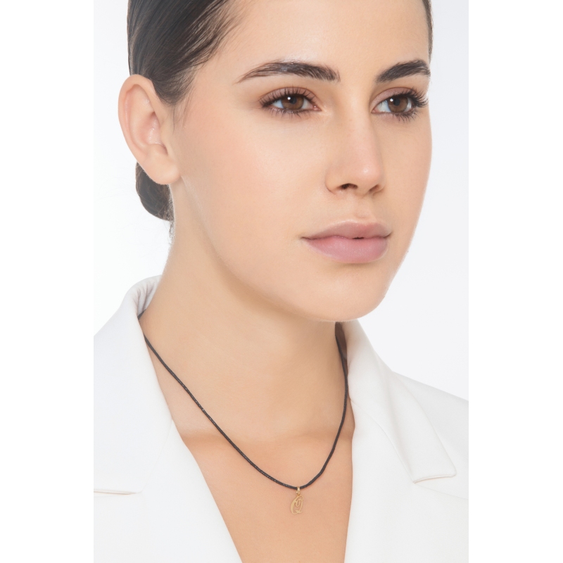 Ciondolo con lettera iniziale Q corsivo in oro giallo 18k