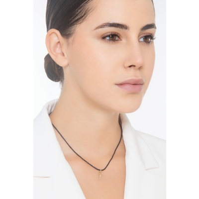 Ciondolo con lettera iniziale R corsivo in oro giallo 18k