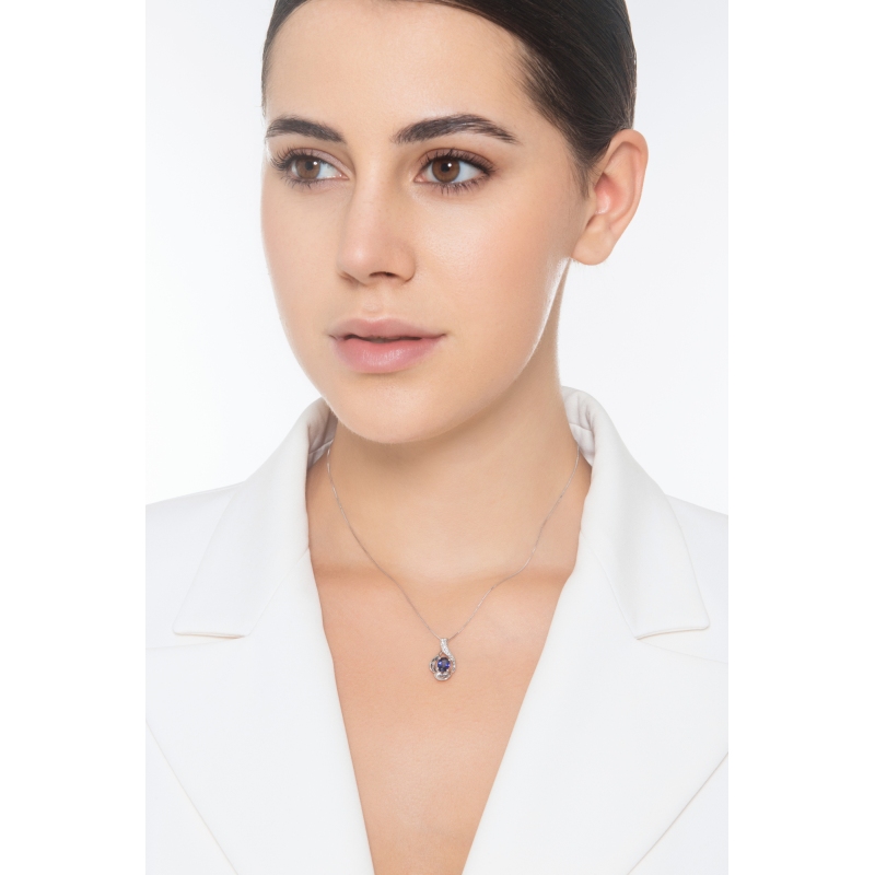 White gold 18k pendant with diamonds and blue sapphire
