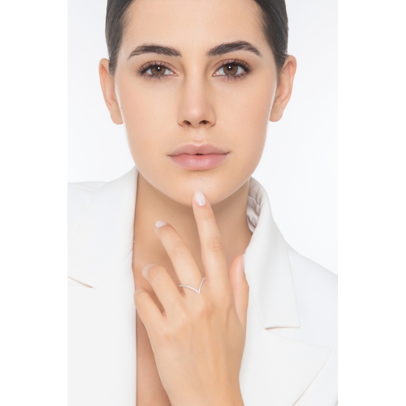 White gold 18k V shaped ring with diamonds 