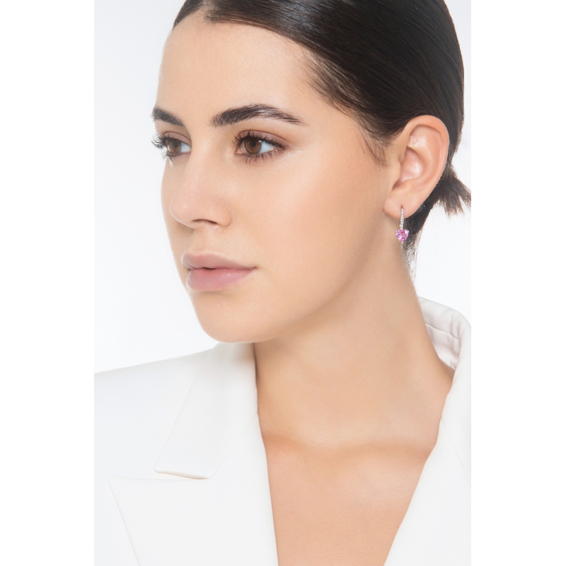 Orecchini pendenti in oro bianco 18k con zaffiro rosa e diamanti