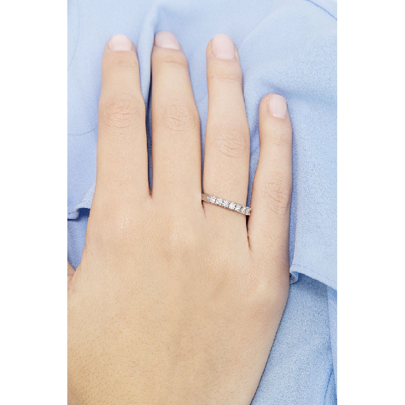 Anello Veretta a 7 pietre in Oro bianco 18k con Diamanti ct. 0,25