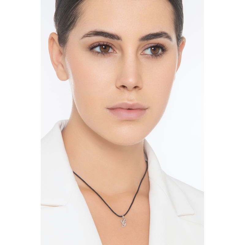 Ciondolo con lettera G in corsivo in oro bianco 18k